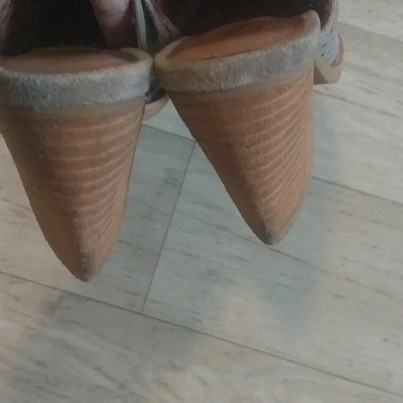 Jeffrey Campbell Favela Perforated Suede Mules Size 7.5 Preowned - Picture 6 of 8